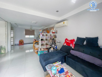 *****บ้านแฝดมือสอง ม.พฤกษาวิลเลจ28 ซีนเนอรี่ กาญจนาภิเษก เนื้อที่กว้าง 35.70 ตร.ว. ฟังก์ชัน 3 ห้องนอน 2 ห้องน้ำ 1 ที่จอดรถ บ้านสภาพใหม่ ได้พื้นที่กว้างให้ความรู้สึกเหมือนบ้านเดี่ยว บนทำเลดี เชื่อมต่อถนนกาญจนาภิเษก ใกล้รถไฟฟ้าสายสีม่วง "สถานีตลาดบางใหญ่" และจุดขึ้นทางด่วน "กาญจนาภิเษก" จองเลย!